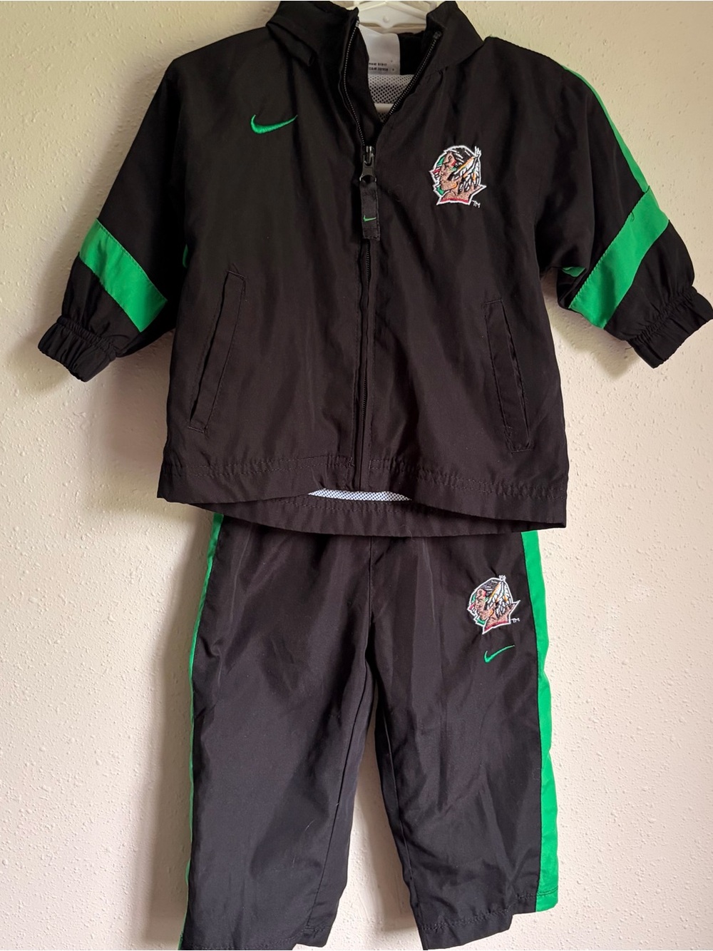 Vintage Nike North Dakota UND Fighting Sioux Windbreaker Set Kids